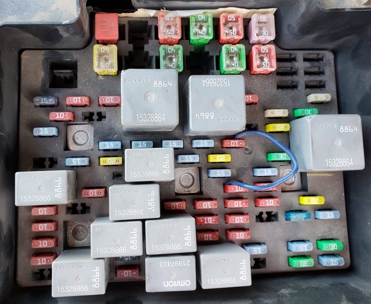 Fuse Box w jumper wire.jpg