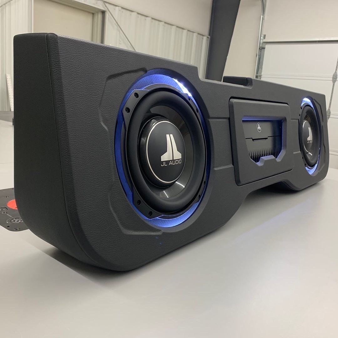 Kicker subwoofer 20142018 Silverado & Sierra Mods