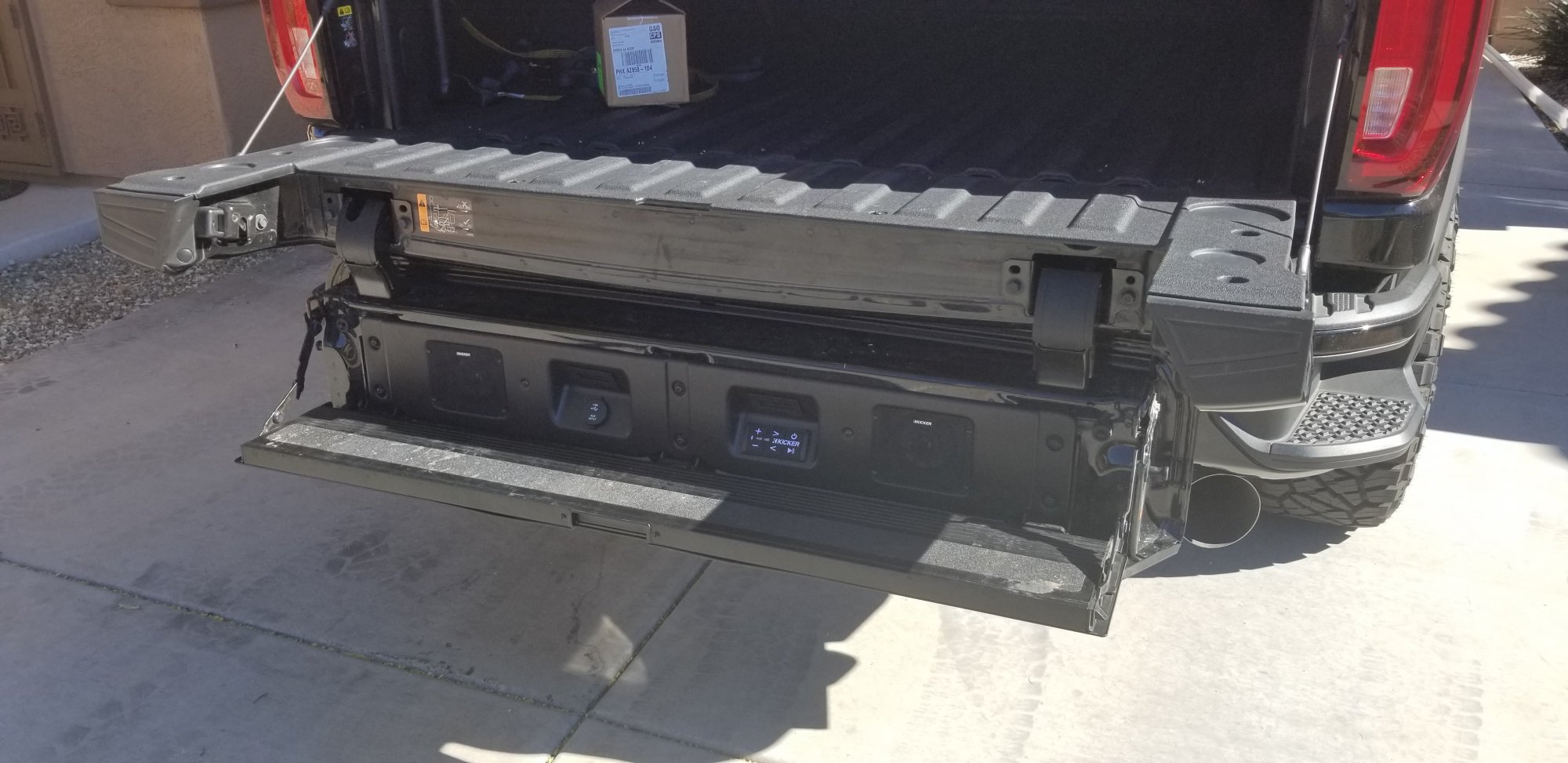 Kicker Tailgate Speaker 20202024 Silverado HD & Sierra HD Mods GM