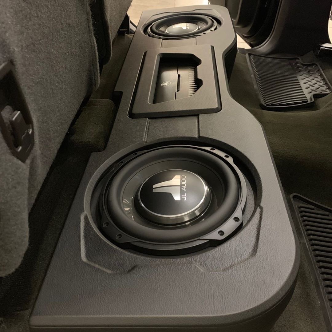 Kicker subwoofer 20142018 Silverado & Sierra Mods