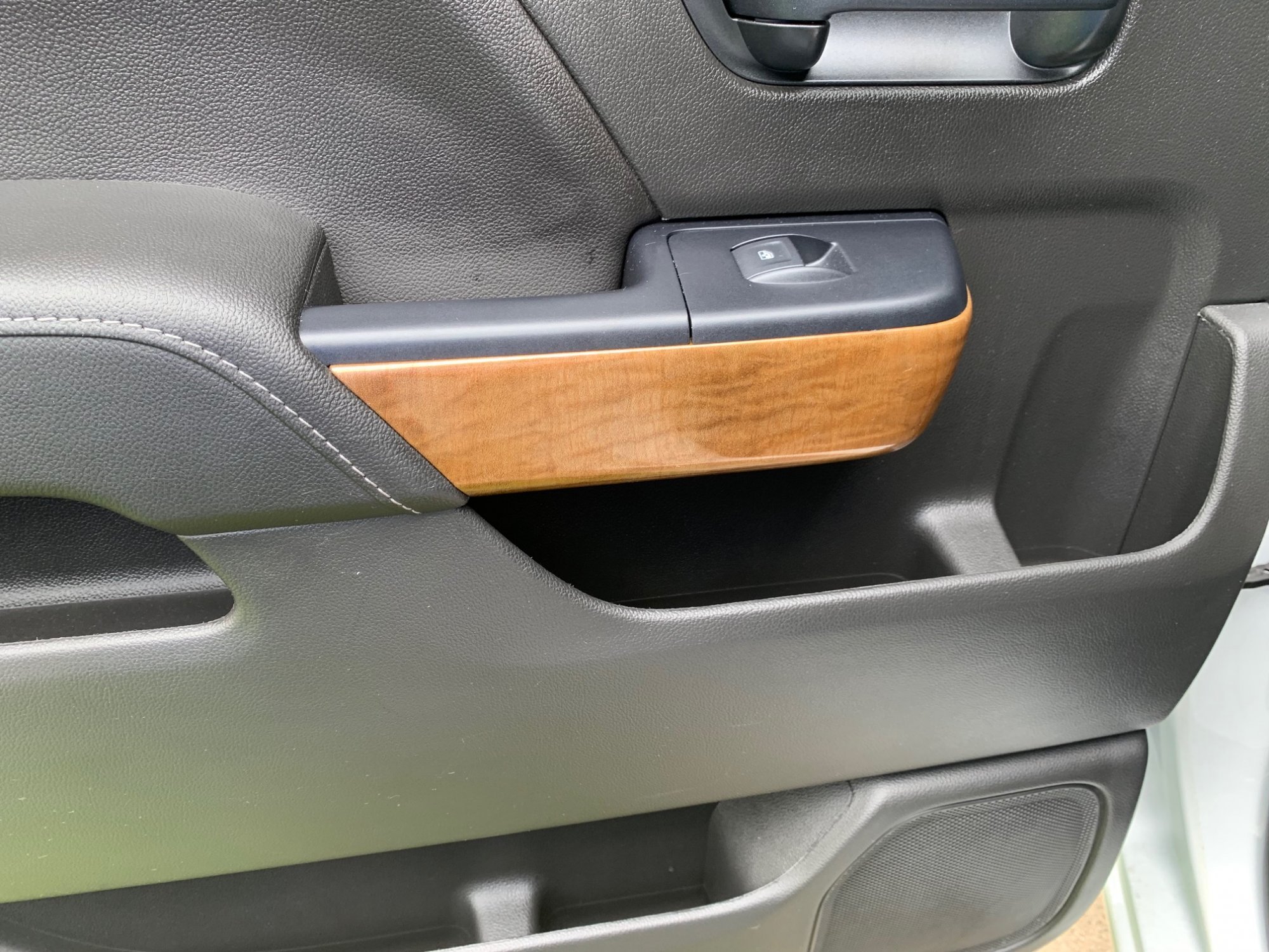 Center console upper trim 20142018 Silverado & Sierra Mods