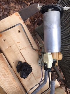247745644_fuelpump.JPG.d8ef775ca2f6a0c8a1a25cb4d70b9066.JPG