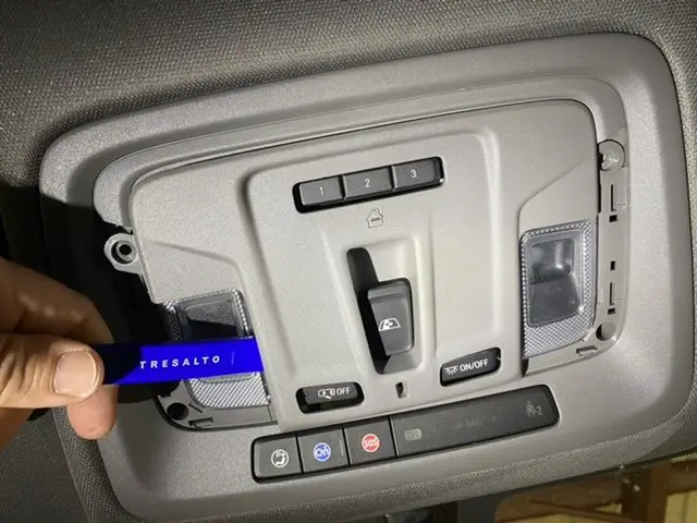 Overhead Console Removal Help 2020 Silverado Hd And Sierra Hd Mods