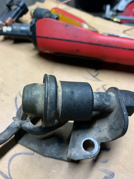 1997 Vortec 7.4 MFI fuel pressure regulator Gen III and IV Small