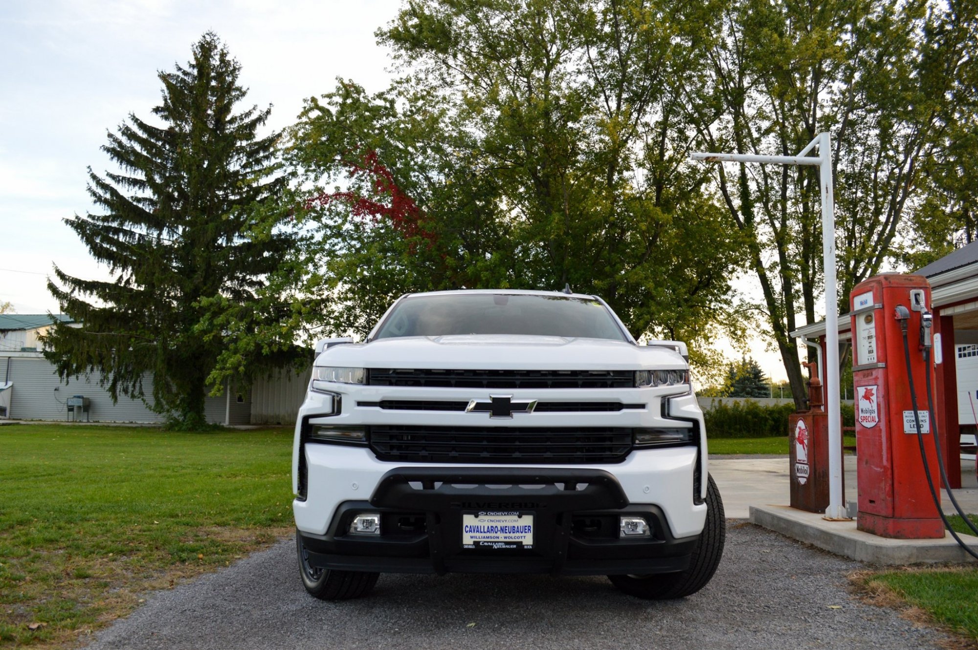 OEM tubular nudge bar 20192025 Chevy Silverado & GMC Sierra Mods