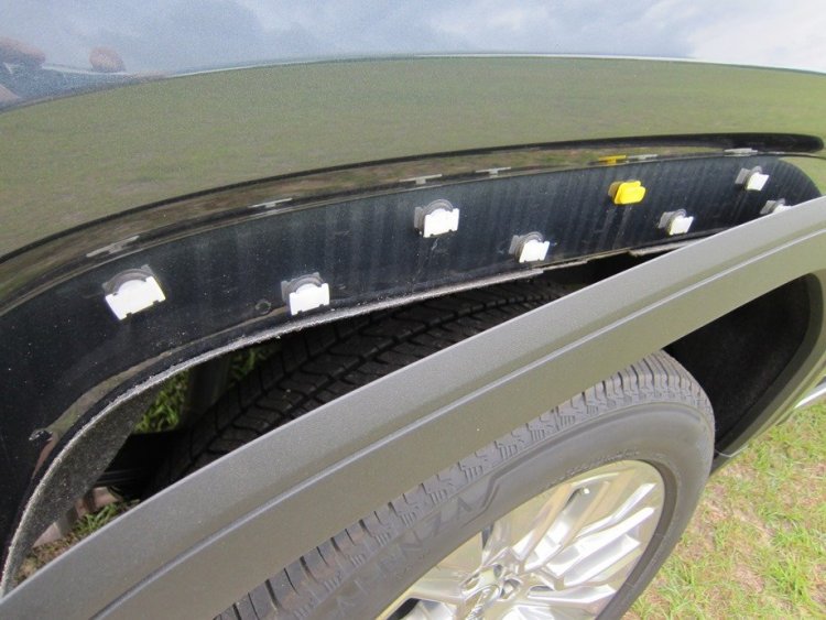 594060279_WheelWellMoldingReplace5.thumb.JPG.0d93fda6620cd30b9d89719b8f474e81.JPG