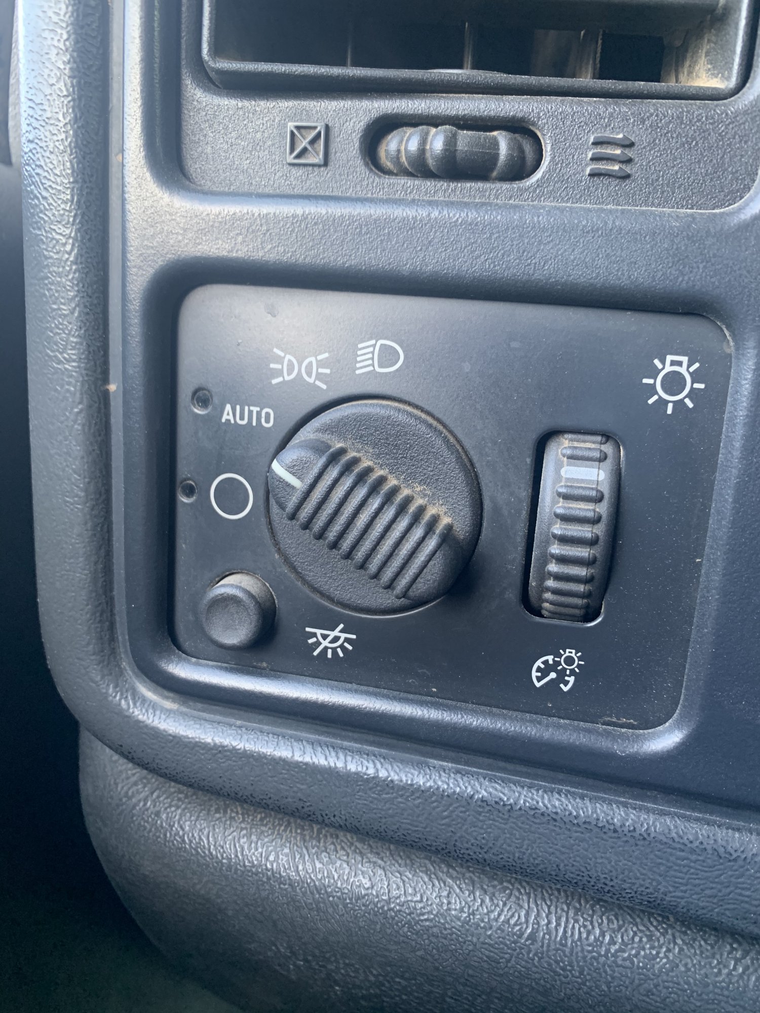 Turning off Automatic headlights 20002014 Silverado & Sierra HD GM