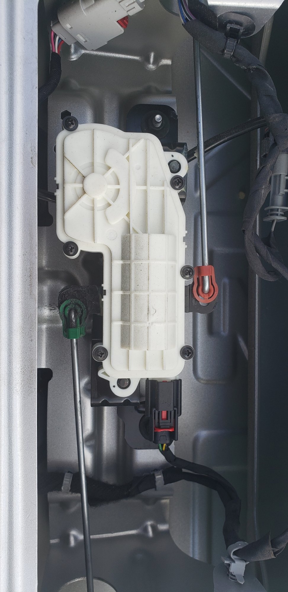 Power tailgate won't open Page 2 20192025 Silverado & Sierra GM