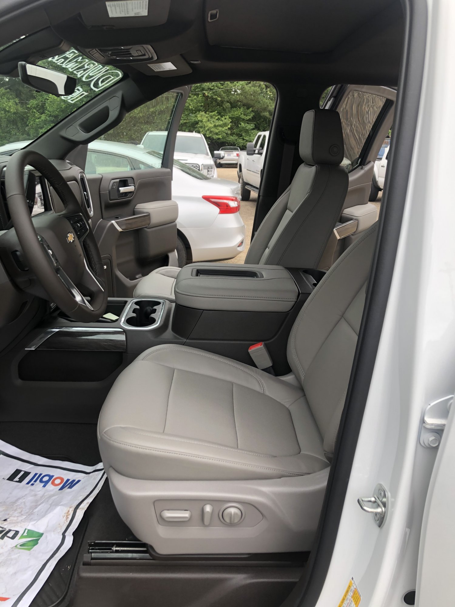 "atmosphere" interior? 20192025 Silverado & Sierra