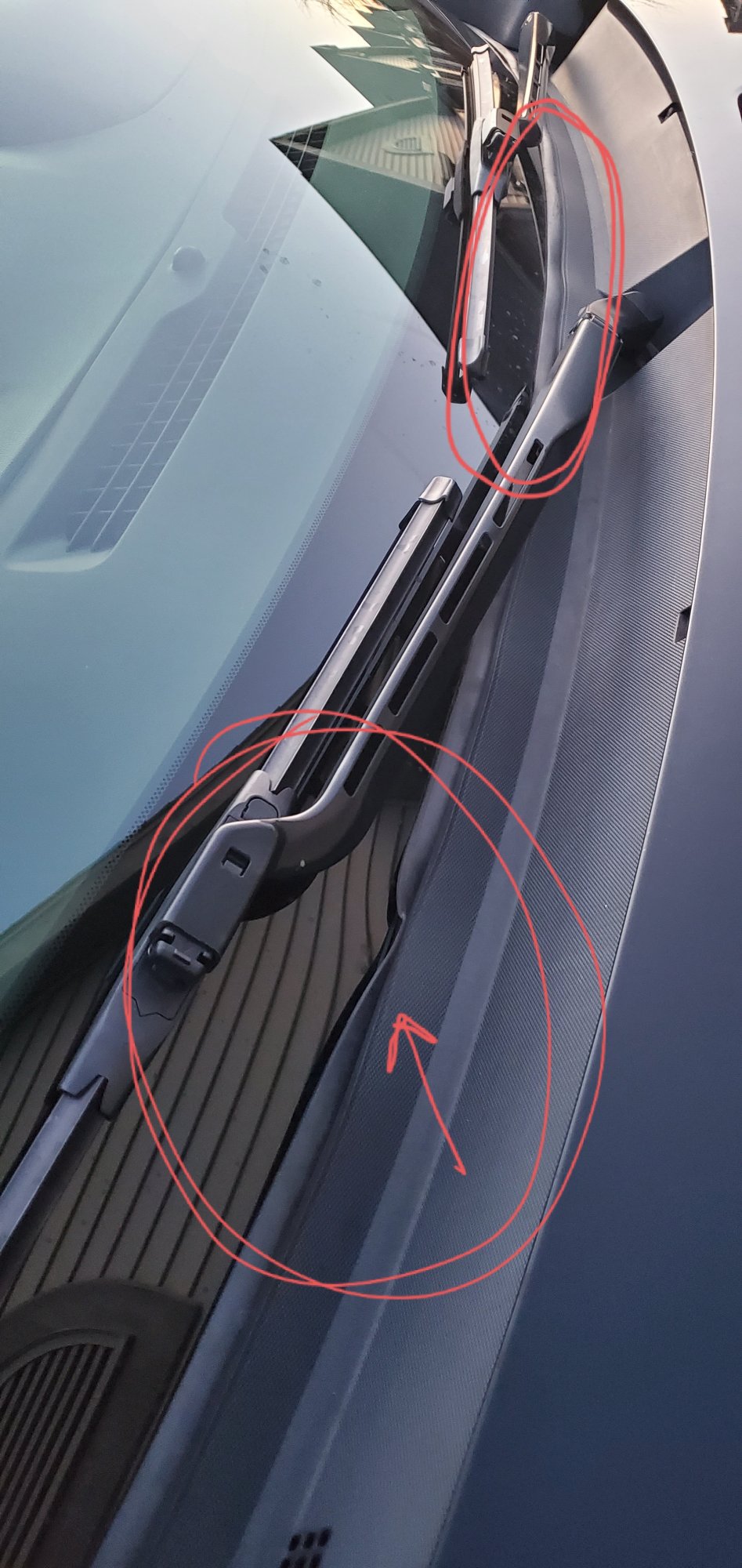 Rubber loose at bottom of windshield - 2014-2018 Silverado 