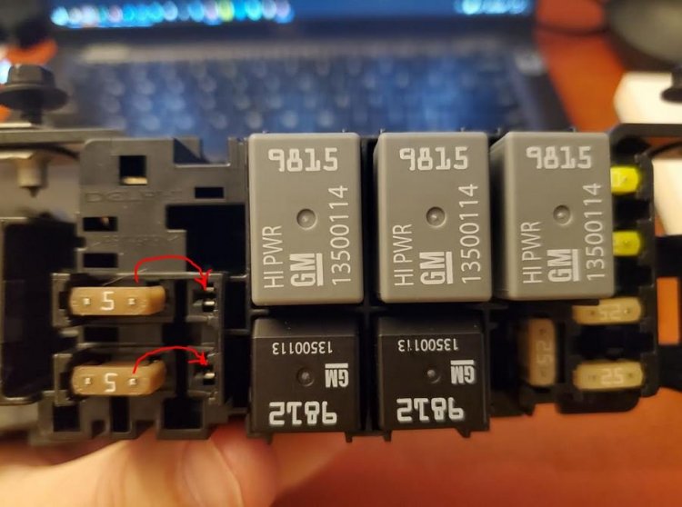 gm aux fuse box.JPG