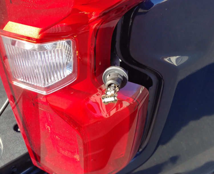 LED_installed.thumb.png.3a3d220e740ea8d8d9721b2b701a7640.png
