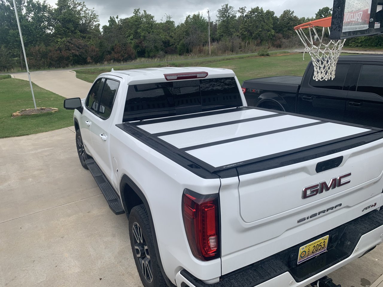 A.R.E. Fusion tonneau cover on 2020 AT4