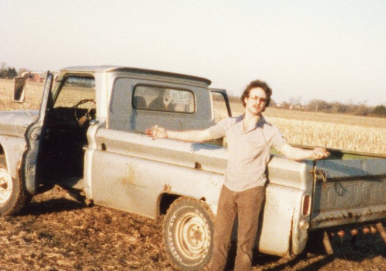 MeandtheoldSilverChevy.thumb.jpg.4a74801760709bc7444421c0f8c78f61.jpg
