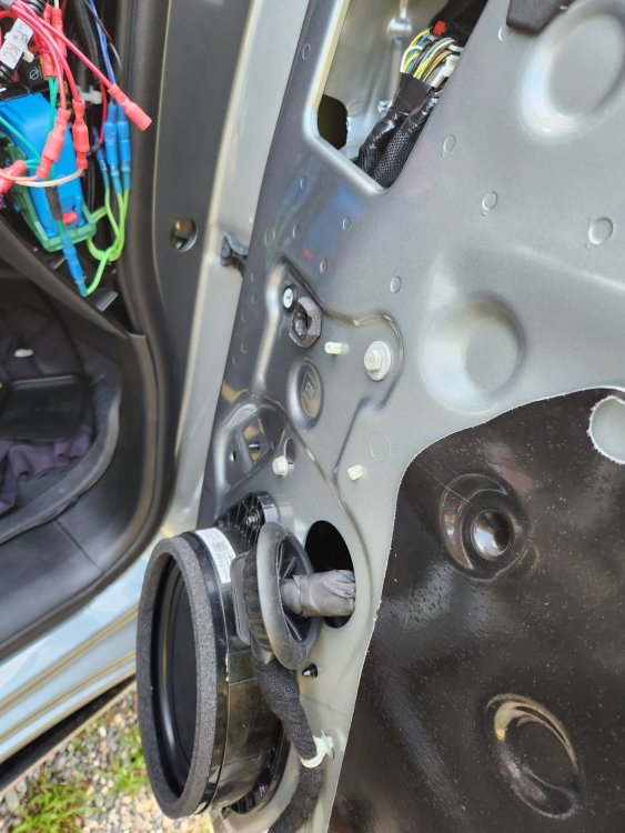 '24 GMC PASS. DOOR BOSE SPEAKER.jpg