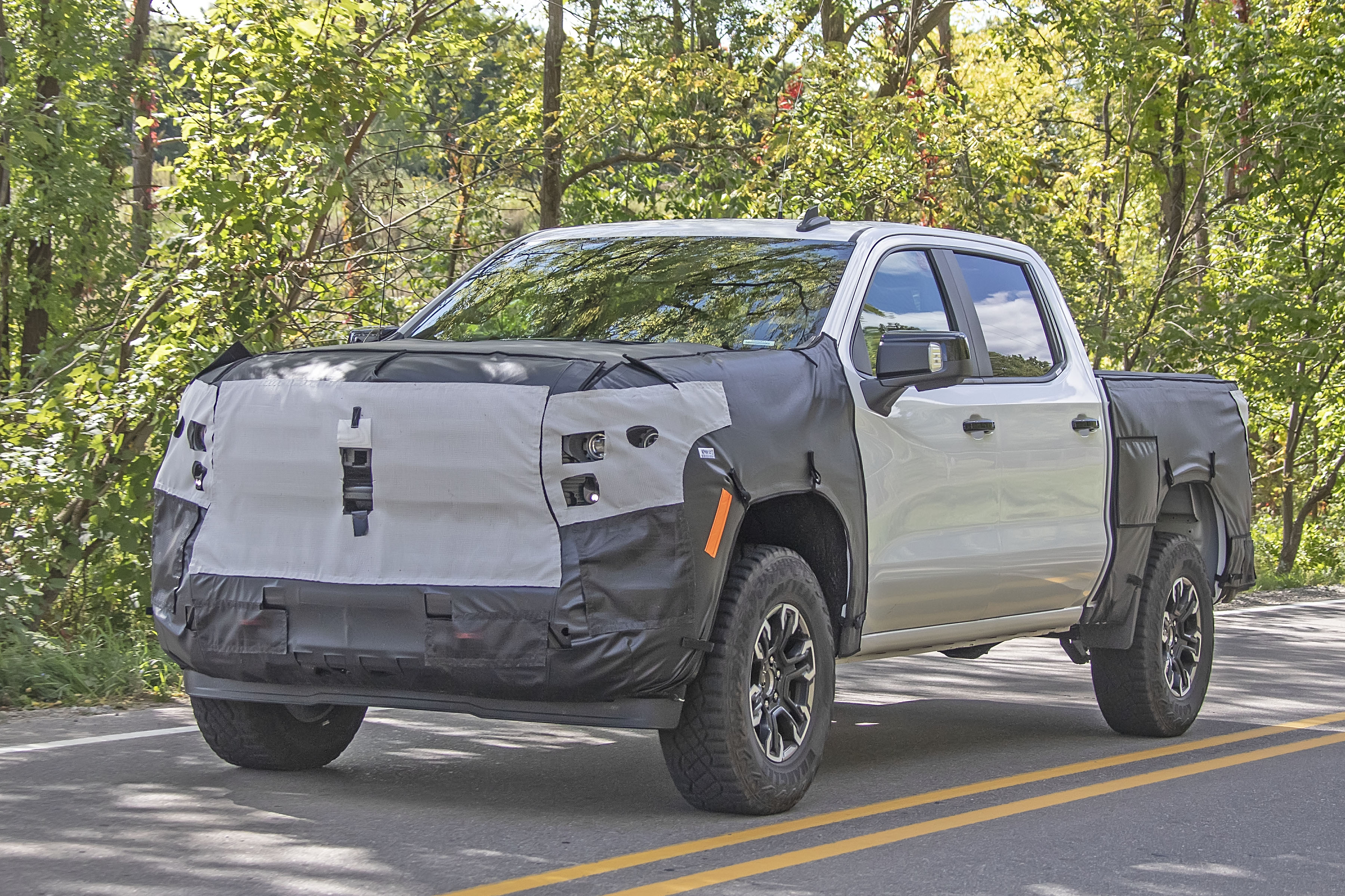 Spy Shots: 2022 Chevy Silverado and GMC Sierra