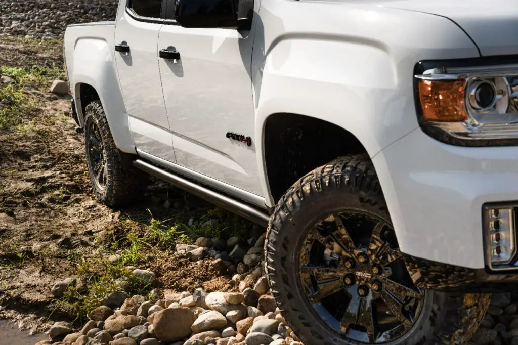 Takes GMC Canyon AT4 OffRoad Performance Edition Offers More