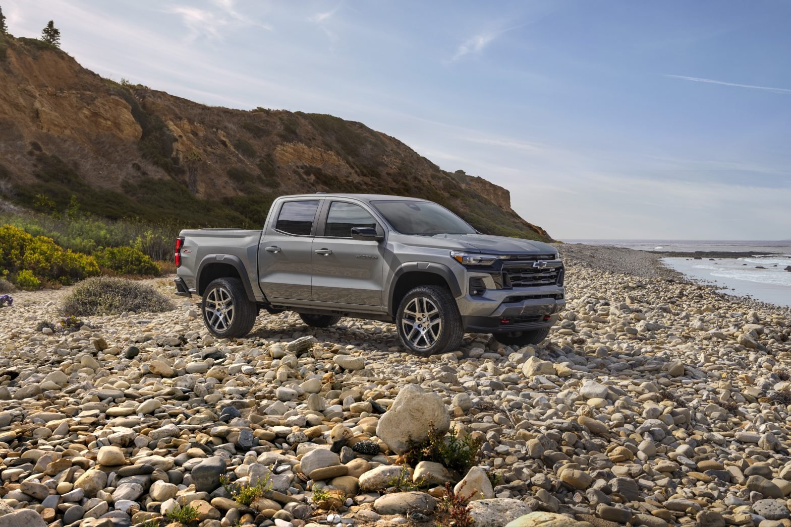 Front 3/4 view of Colorado Z71 in scenic area with beach and mountains.