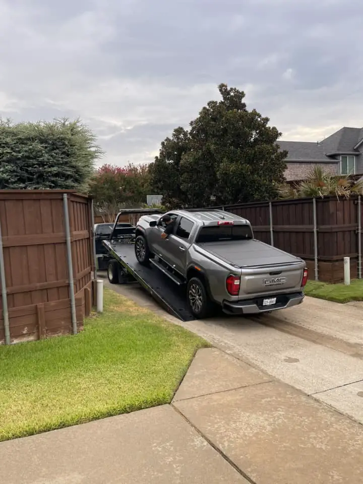 2023 Chevrolet Colorado & GMC Canyon Are Leaving Owners Stranded & Frustrated 2 2023 GMC Canyon being towed due to a dead battery caused by OTA issues