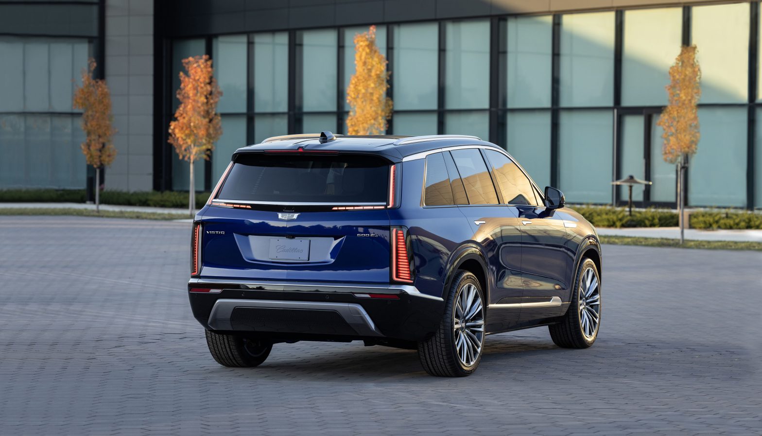 Cadillac Teases 2026 VISTIQ To Slot In Below Escalade IQ