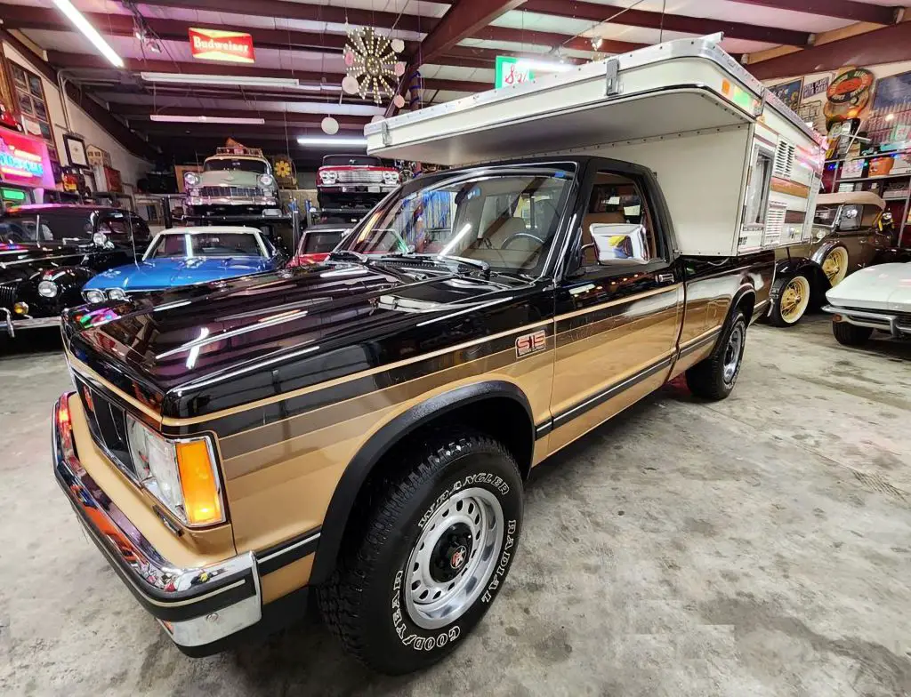 Now Is Your Chance To Own A Mint 1986 GMC Sonoma - Complete With Correct Period Camper 6 1986 GMC Sonoma Camper - Perfect Condition