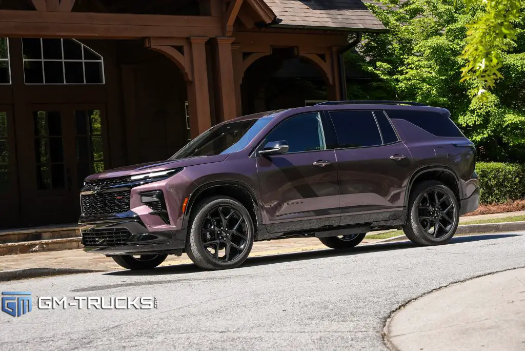 A 2024 Chevrolet Traverse in Stardust Metallic