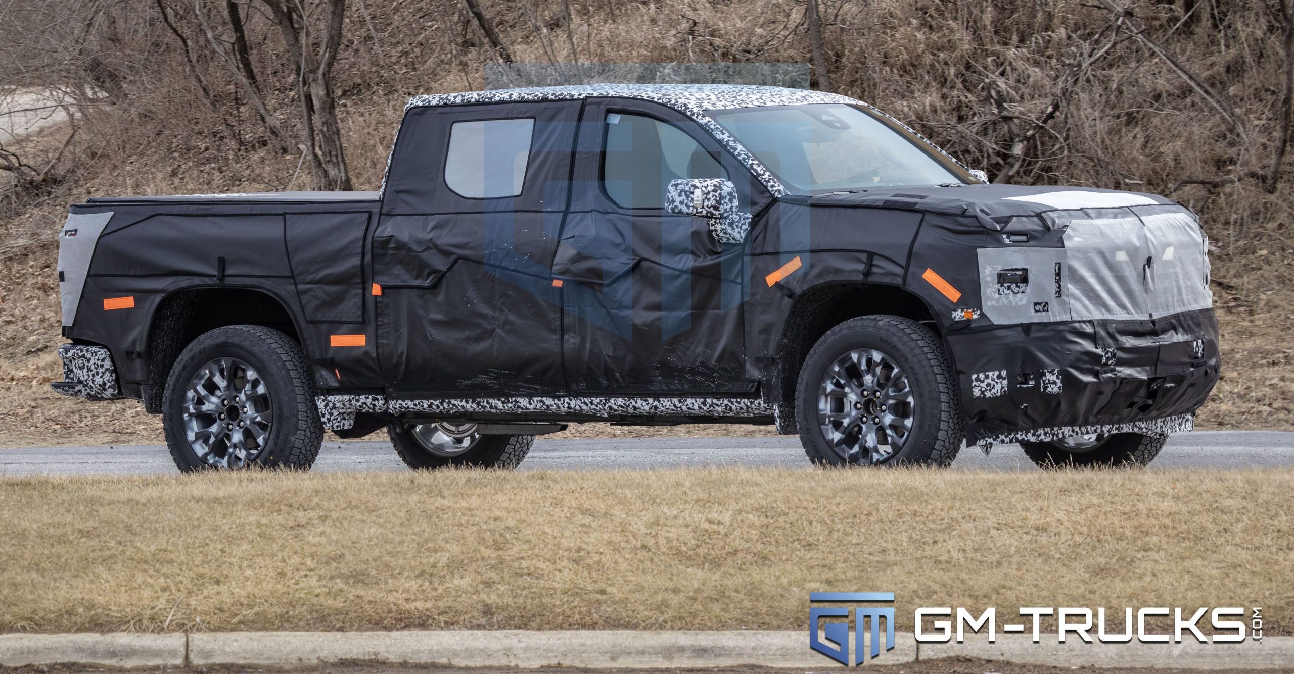 2027 Chevrolet Silverado Interior Spied 08 scaled e1742225537911